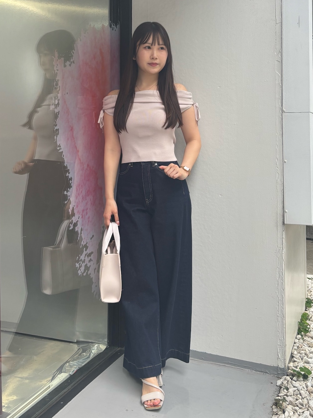 「Levi'sのLevis RIBCAGE WIDE LEG（デニムパンツ、ブルー系）」を使った、NANAさん（レディース・155cm）の夏コーディネートの1枚目の写真