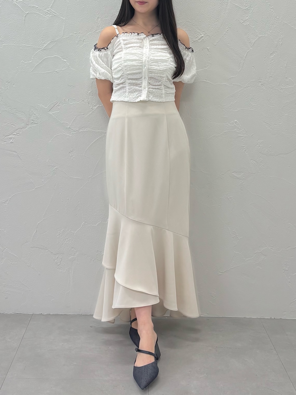 「MERCURYDUOのアシメマーメイドスカート（スカート、ホワイト系）」を使った、NANAさん（レディース・155cm）の夏コーディネートの1枚目の写真