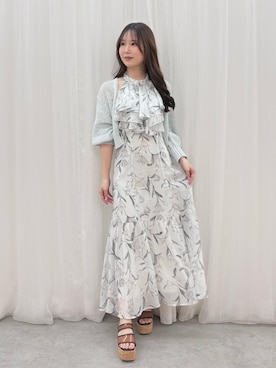 「MERCURYDUO（マーキュリーデュオ）の花柄アメスリラッフルワンピース（ワンピース、ブルー系）」を使った、NANAさん（レディース・155cm）の春コーディネート