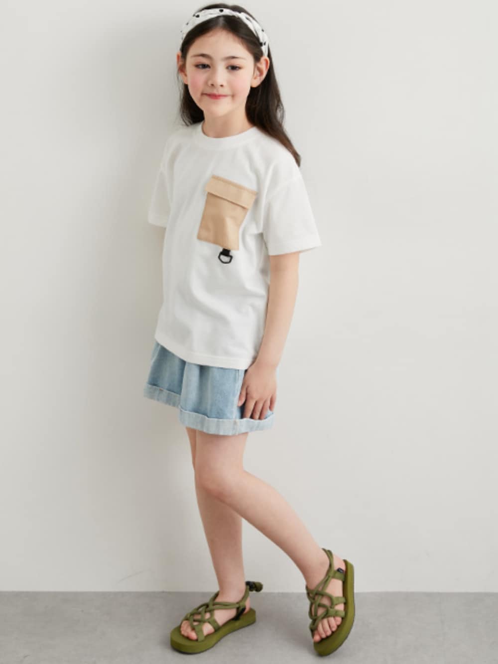 「Tシャツ、防汚加工、胸ポケット、胸ポケットTシャツ、デニム、デニムパンツ、ショートパンツ、夏コーデ、夏服、キッズコーデ、キッズファッション」｜「QUNTSTYLEのデニムショートパンツ（女の子）（デニムパンツ、ブルー系）」を使った、nissen Kids Modelsさん（キッズ・120cm）の夏コーディネートの1枚目の写真