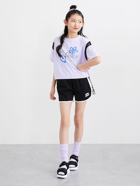 「nissen（ニッセン）の接触冷感　クロップド丈メッシュ切替半袖プリントTシャツ（女の子）（Tシャツ/カットソー、パープル系）」を使った、nissen Kids Modelsさん（キッズ・121cm）の春コーディネート