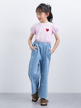 「nissen（ニッセン）の刺しゅうデニムパンツ（女の子）（パンツ、ブルー系）」を使った、nissen Kids Modelsさん（キッズ・121cm）の春コーディネート