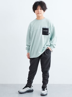 「QUNTSTYLE（キュントスタイル）の刺しゅうナイロンポケット付きトレーナー（スウェット、グリーン系）」を使った、nissen Kids Modelsさん（キッズ・120cm）の春コーディネート