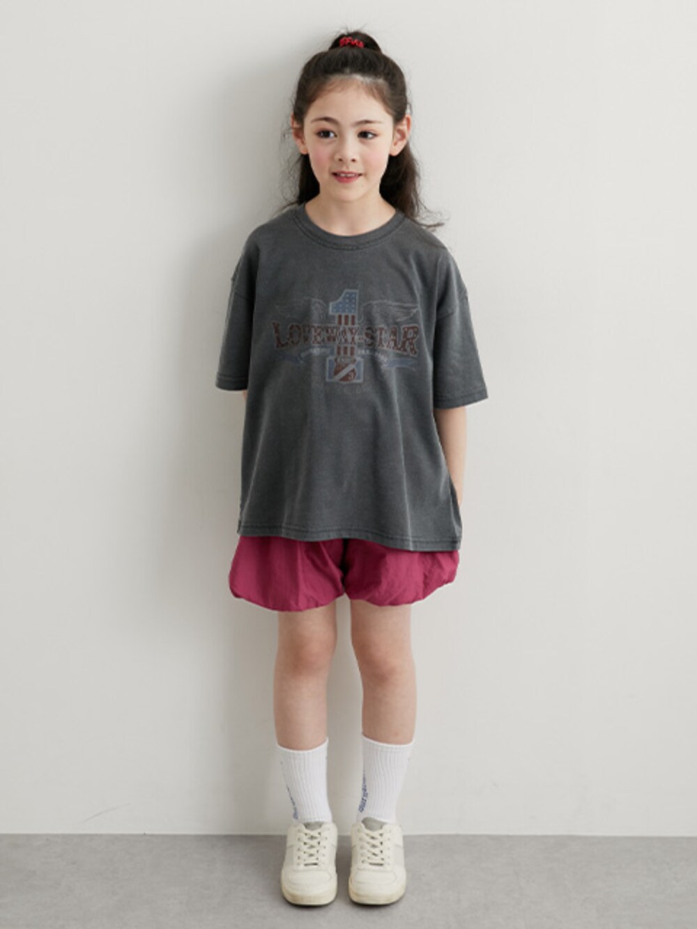 「Tシャツ、ピグメント、ビッグシルエット、ビッグT、バルーンパンツ、バルーンシルエット、バルーンキュロット、女の子、女の子コーデ、キッズコーデ、キッズファッション、夏コーデ、夏服」｜「QUNTSTYLEのナイロンワッシャーバルーンキュロットパンツ（女の子）（その他パンツ、ピンク系）」を使った、nissen Kids Modelsさん（キッズ・120cm）の夏コーディネートの1枚目の写真