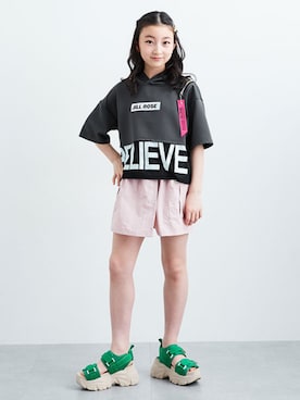 「nissen（ニッセン）のレイヤード風フード付き半袖Tシャツ（女の子）（Tシャツ/カットソー、グレー系）」を使った、nissen Kids Modelsさん（キッズ・121cm）の春コーディネート