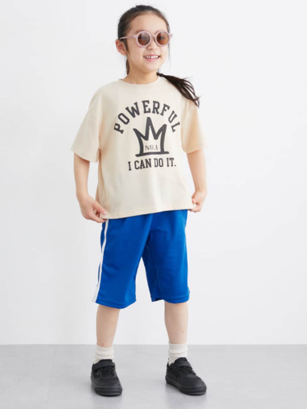 「夏コーデ、夏だ！Tシャツ着よう！、夏服、キッズコーデ、キッズファッション、半袖、半袖Ｔシャツ、ドライメッシュ、ハーフパンツ、ハーフパンツコーデ、通学コーデ、通学スタイル」｜「nissenの吸汗速乾ドライメッシュサイドラインハーフパンツ２枚組（男の子・女の子　子供服・ジュニア服）（パンツ、ブルー系）」を使った、nissen Kids Modelsさん（キッズ・120cm）の春コーディネートの1枚目の写真