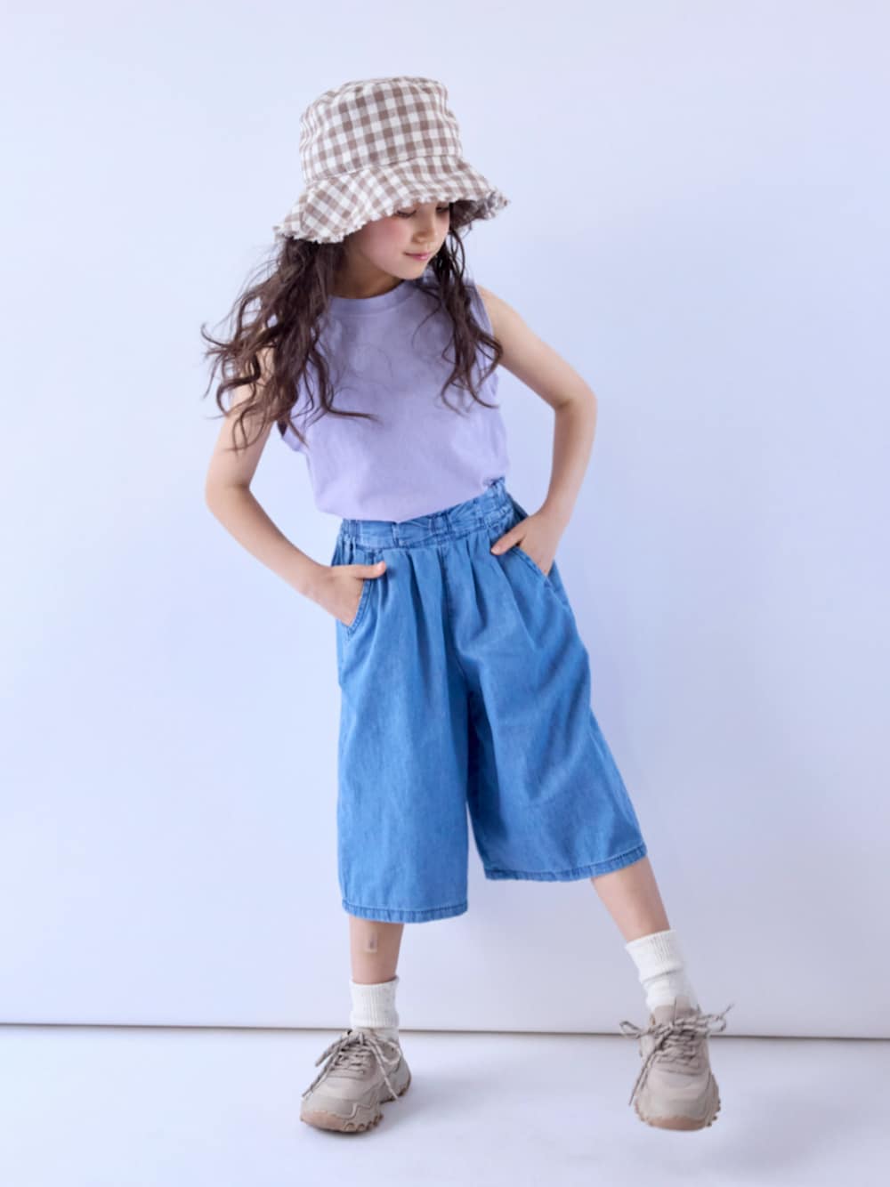 「ベーシック/シンプル、ベーシック、シンプルコーデ、シンプル、シンプルスタイル、夏コーデ、レギュラー、モデル、キッズファッション」｜「nissenの綿１００％ボックスタンクトップ２枚組（男の子　女の子　子供服　ジュニア服）（キャミソール、ピンク系）」を使った、nissen Kids Modelsさん（キッズ・120cm）の春コーディネートの1枚目の写真