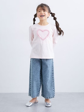 「nissen（ニッセン）のハートボタンロング丈ワイドパンツ（女の子）（パンツ、ブルー系）」を使った、nissen Kids Modelsさん（キッズ・120cm）の春コーディネート