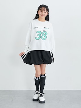 「QUNTSTYLE（キュントスタイル）のビッグシルエット　プリントスウェットトレーナー（スウェット、ホワイト系）」を使った、nissen Kids Modelsさん（キッズ・120cm）の春コーディネート