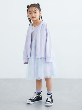 「nissen（ニッセン）の接触冷感ロゴ刺しゅう入りパーカー（女の子）（カーディガン/ボレロ、パープル系）」を使った、nissen Kids Modelsさん（キッズ・121cm）の春コーディネート