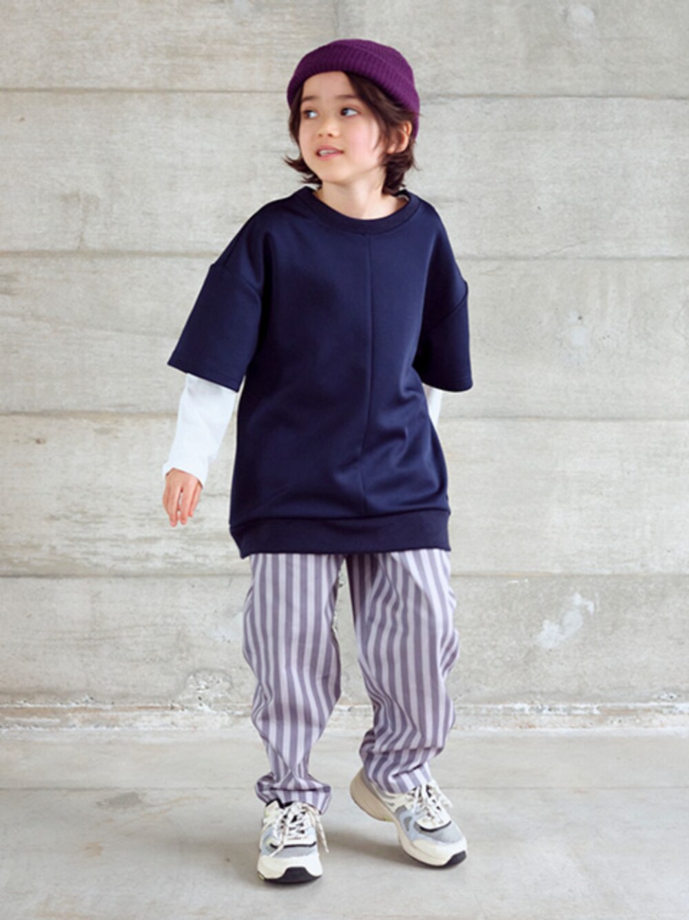 「キッズファッション、モデル、レギュラー、ベーシック/シンプル、ベーシック、シンプルコーデ、シンプル、秋コーデ」｜「nissenのツイルシェフパンツ（子供服　男の子・女の子）（パンツ、グレー系）」を使った、nissen Kids Modelsさん（キッズ・120cm）の夏コーディネートの1枚目の写真
