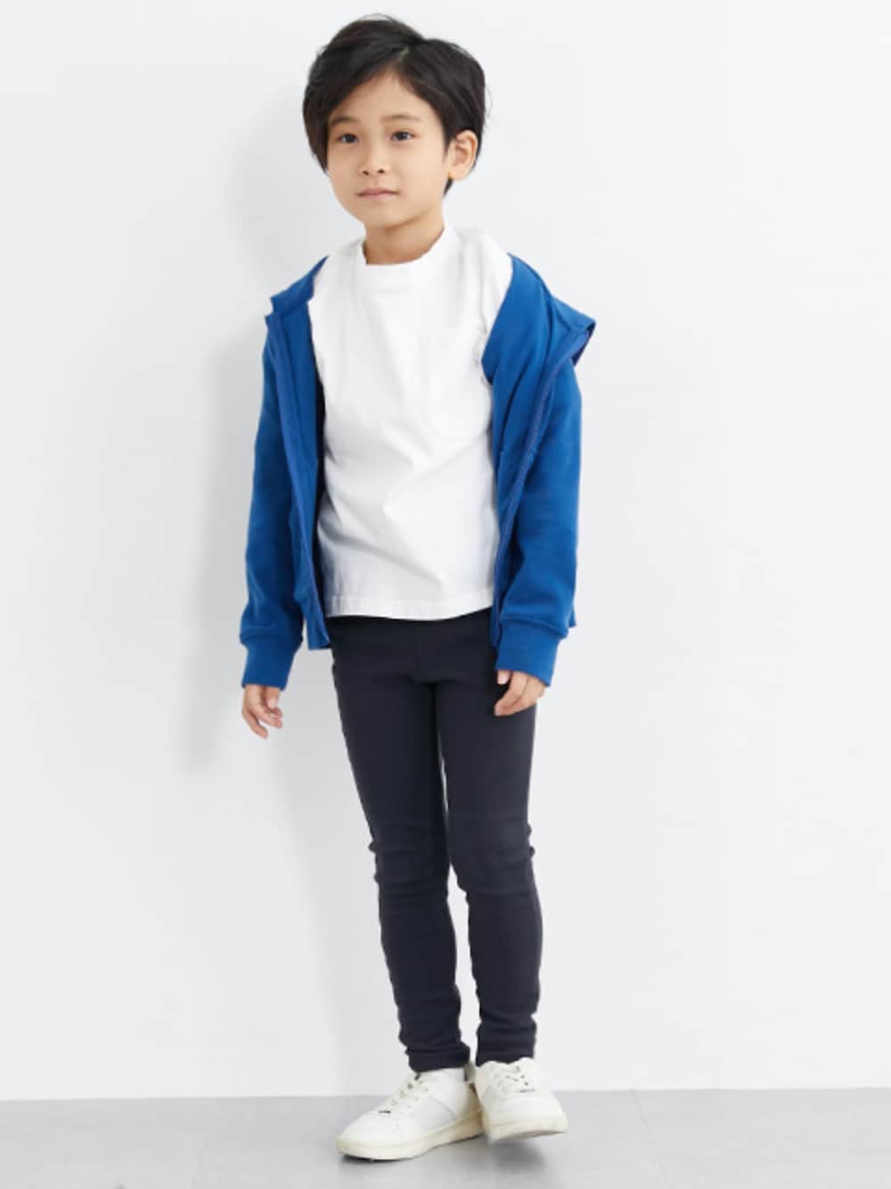 「ロンT、重ね着、重ね着風、パーカー、パーカーコーデ、ストレッチ、ストレッチパンツ、スキニー、スキニーパンツ、カジュアル、カジュアルコーデ、春コーデ、春服、秋コーデ、秋服」｜「nissenの6柄から選べる♪ストレッチジップアップパーカー（男の子・女の子　子供服・ジュニア服）（カーディガン/ボレロ、ブルー系）」を使った、nissen Kids Modelsさん（キッズ・120cm）の春コーディネートの1枚目の写真