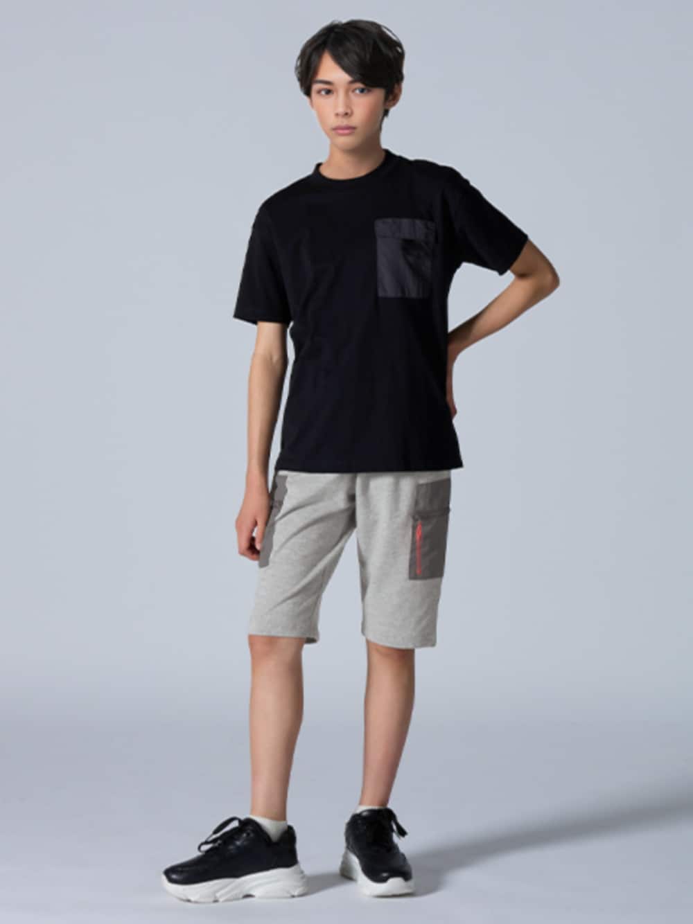 「ポケット付き、ポケット付きTシャツ、サイドポケット、ハーフパンツ、ハーフパンツコーデ、夏コーデ、レギュラーサイズ、キッズコーデ、キッズファッション、男の子、男の子コーデ、むすこふく、むすこーで、シンプルコーデ、シンプル」｜「nissenのポケット付きハーフパンツ（パンツ、グレー系）」を使った、nissen Kids Modelsさん（キッズ・155cm）の夏コーディネートの1枚目の写真