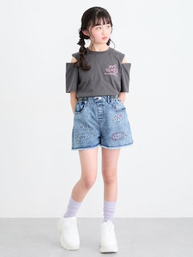 「QUNTSTYLE（キュントスタイル）の刺しゅう入りデニムショートパンツ（デニムパンツ、ブルー系）」を使った、nissen Kids Modelsさん（キッズ・121cm）の春コーディネート
