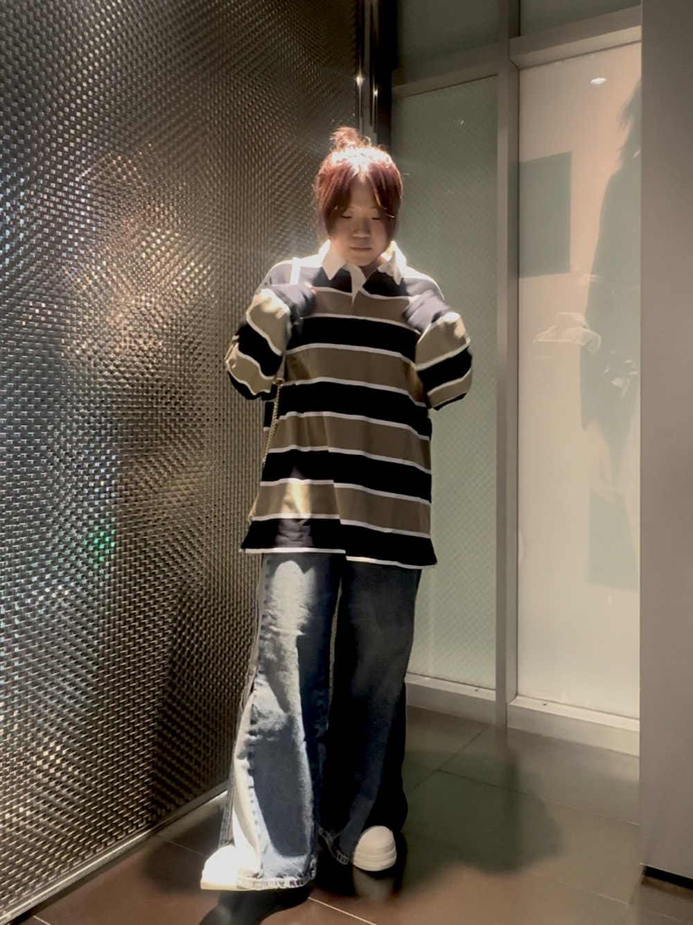 「AXchanger、AXchange、アルマーニエクスチェンジ、armaniexchange、最近のいい感じコーデ、古着MIX、パンツスタイル、ジーンズ、スニーカーコーデ、古着コーデ、ポロシャツ、ストライプ、メンズライク、オーバーサイズ、着痩せ・細見え」｜「ARMANI EXCHANGEの【A|X アルマーニ エクスチェンジ】＜オンライン限定＞ジャカードストライプ 長袖ポロシャツ/LOOSE（ポロシャツ、ベージュ系）」を使った、moᴥmoさん（骨格ストレート・レディース・157cm）の春コーディネートの1枚目の写真