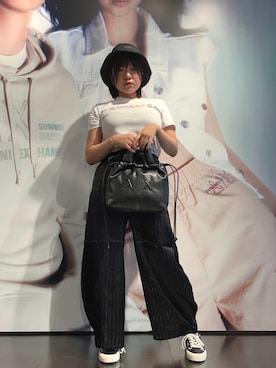 「ブラック×ホワイト」｜「アイテム（帽子）」を使った、moᴥmoさん（レディース・157cm）の夏コーディネート