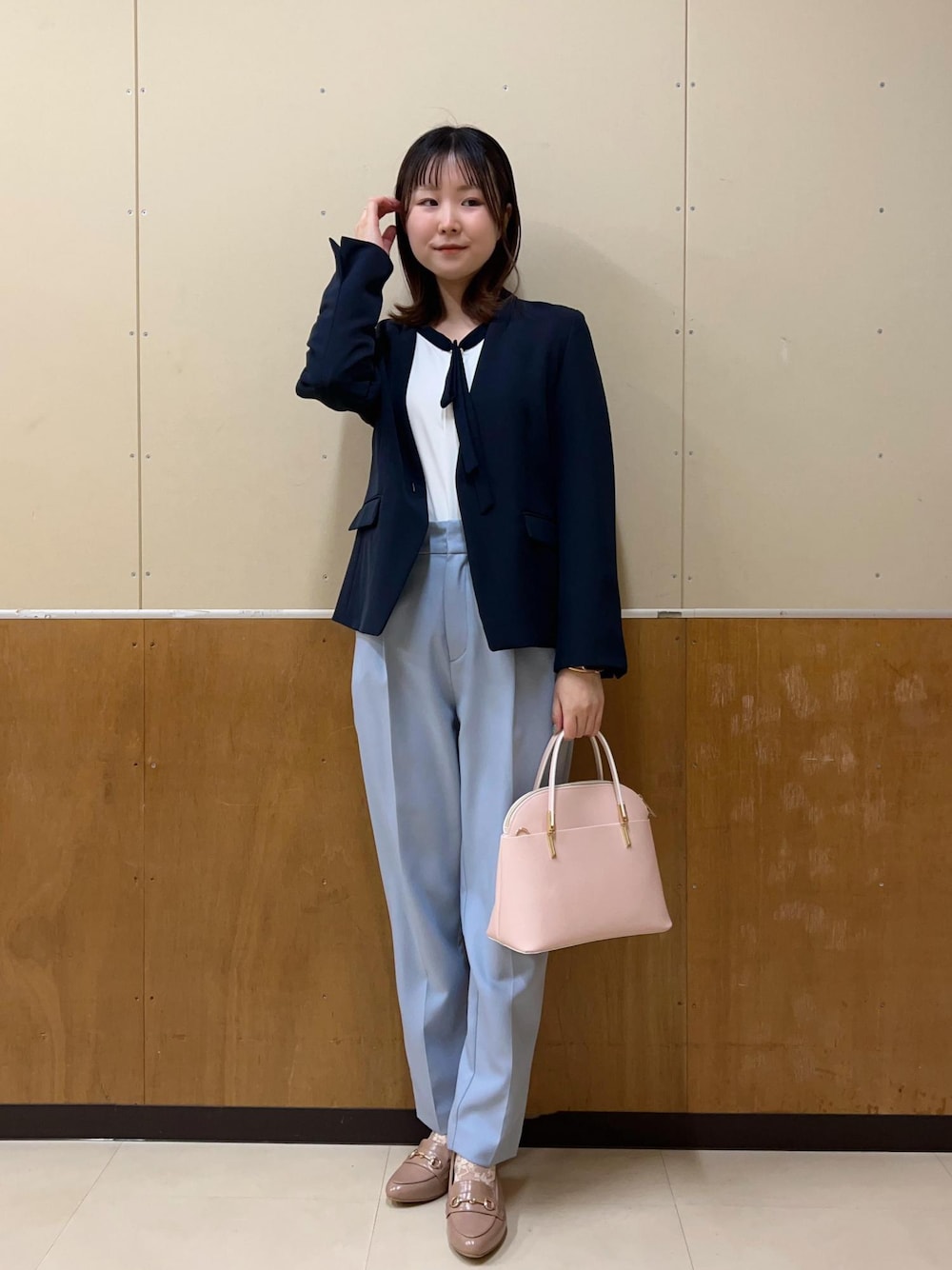 リブ イン コンフォート ブローチ付きで華やぐ ぐい伸びカット
