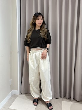 「ITEMS URBANRESEARCH（アイテムズ アーバンリサーチ）のナイロンカーゴパンツ（その他パンツ、ホワイト系）」を使った、Rioriさん（レディース・166cm）の夏コーディネート