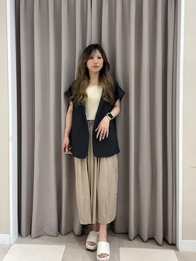 「ITEMS URBANRESEARCH（アイテムズ アーバンリサーチ）のイージーガウチョパンツ（その他パンツ、ベージュ系）」を使った、Rioriさん（レディース・166cm）の夏コーディネート