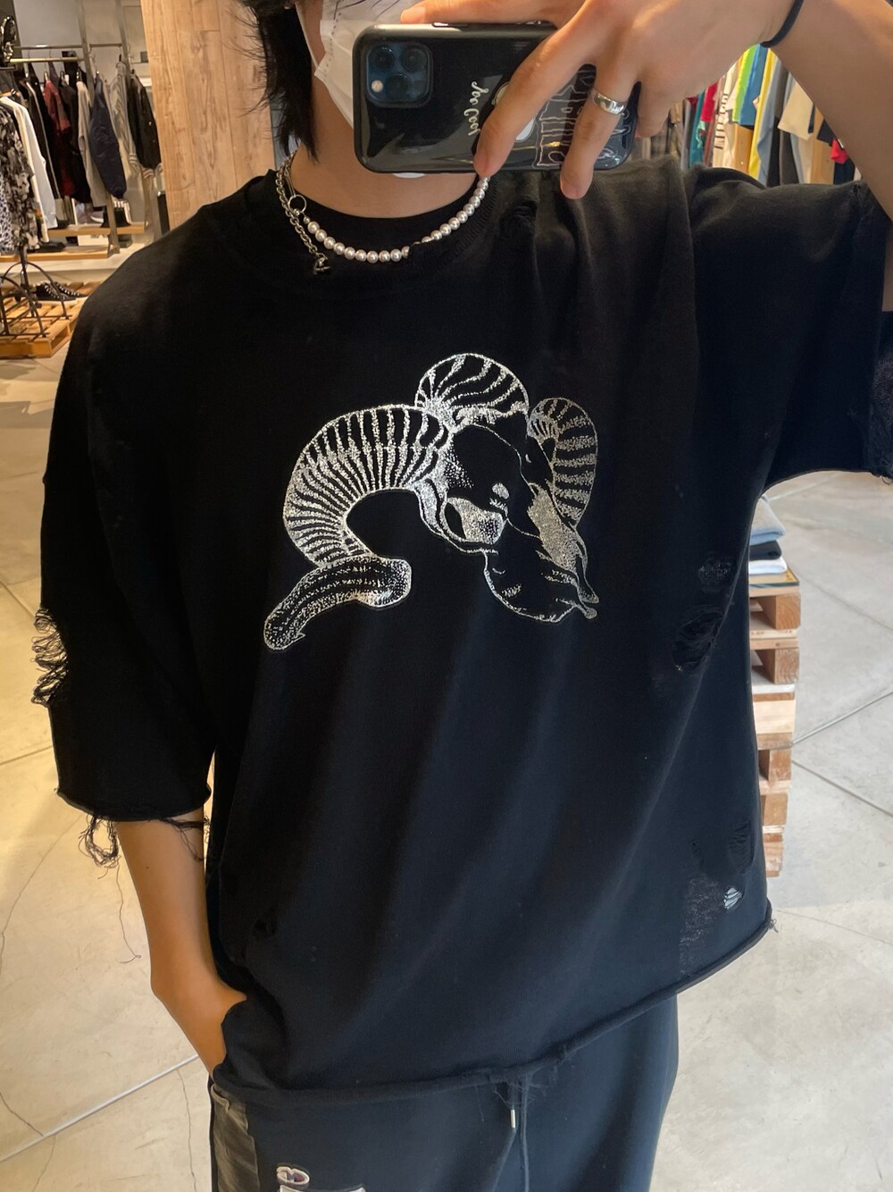 「春服デビュー宣言、春服みてみて、春服、大人カジュアル、カジュアル、ラフ、メンズファッション、ootd、黒、高身長コーデ、ロイヤルフラッシュ、ROYAL FLASH、MYNE、マイン」｜「ROYAL FLASHのアイテム（Tシャツ/カットソー、ブラック系）」を使った、FUYUTOさん（メンズ・179cm）の春コーディネートの1枚目の写真