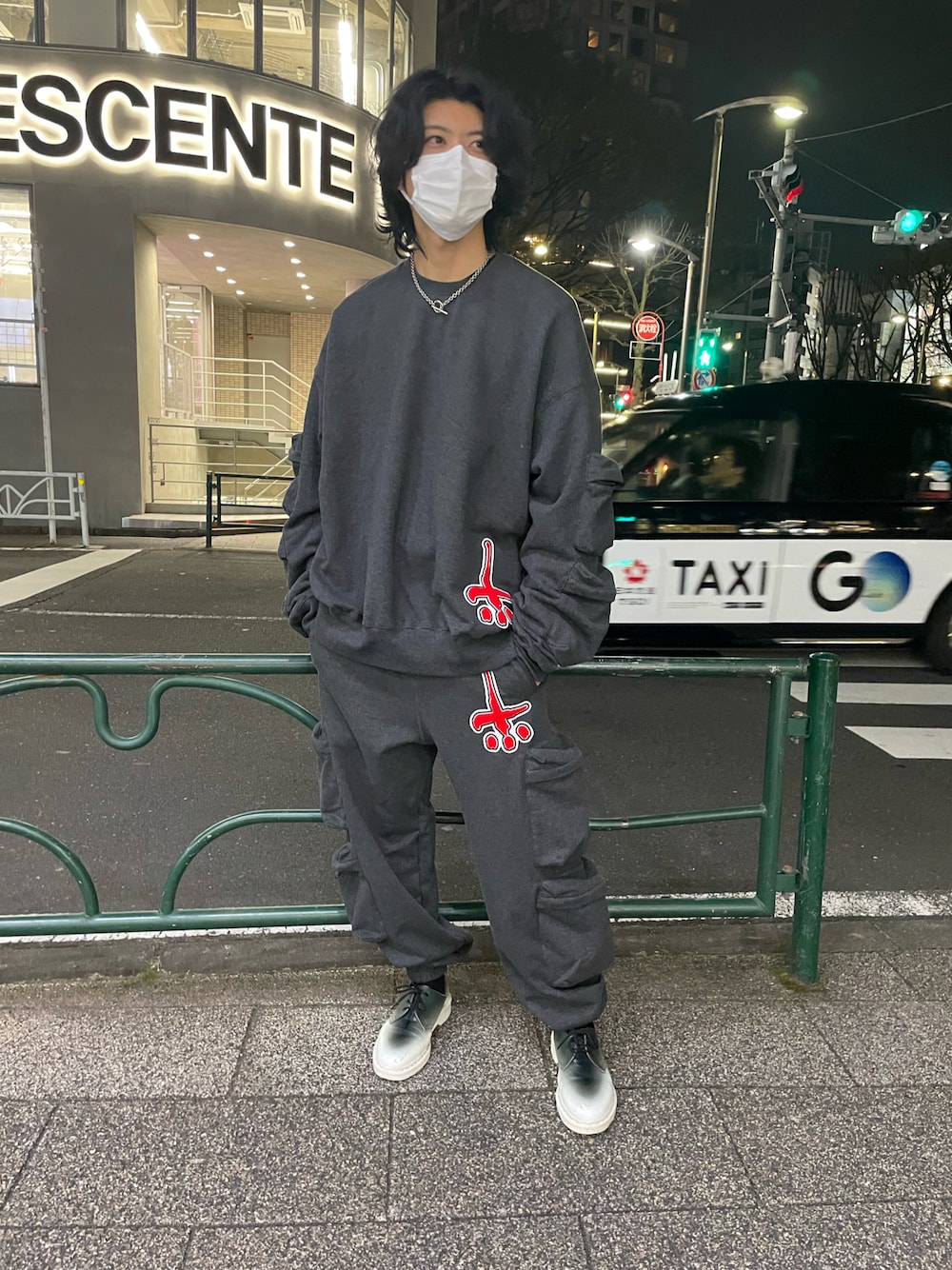 「ビッグシルエット、春、春服みてみて、ラフ、休日スタイル、セットアップ、セットアップスタイル、大人コーデ、ストリート、ストリートファッション、ストリートコーデ、ロイヤルフラッシュ、ROYAL FLASH、カタリスト、cvtvlist」｜「ROYAL FLASHのアイテム（パーカー、グレー系）」を使った、FUYUTOさん（メンズ・179cm）の春コーディネートの1枚目の写真