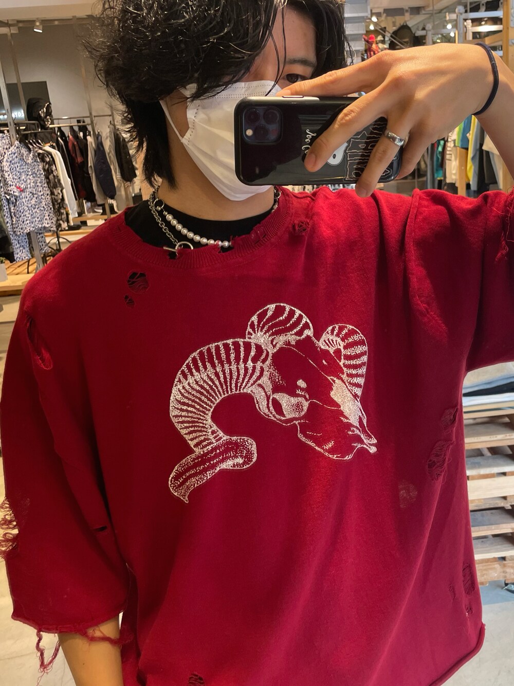 「春服デビュー宣言、春服みてみて、ラフ、春服、大人カジュアル、カジュアル、ootd、ダメージニット、ダメージ、赤、ロイヤルフラッシュ、ROYAL FLASH、MYNE、マイン」｜「ROYAL FLASHのアイテム（Tシャツ/カットソー、レッド系）」を使った、FUYUTOさん（メンズ・179cm）の春コーディネートの1枚目の写真