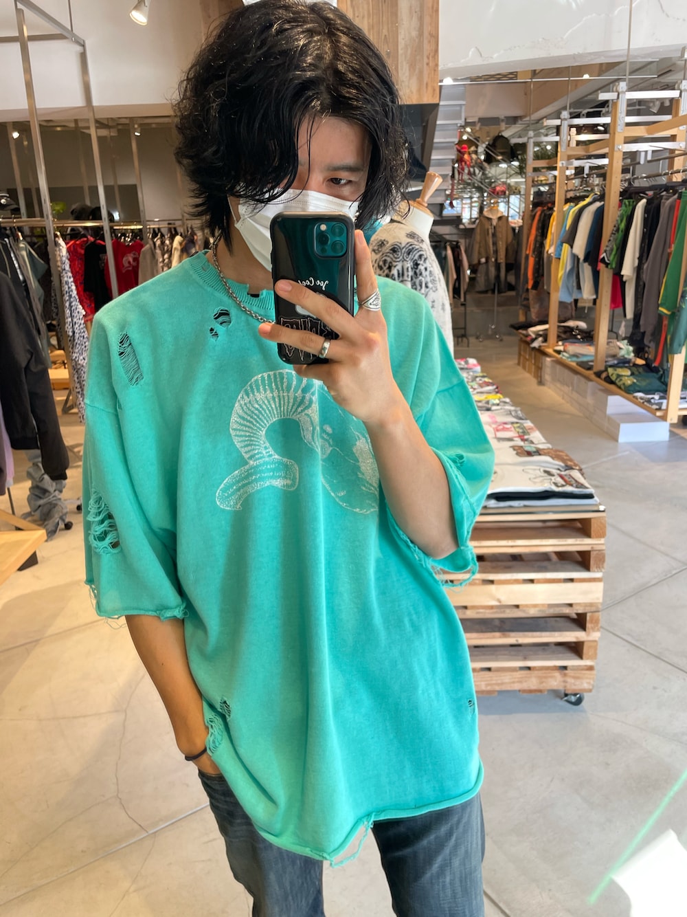 「春服デビュー宣言、春コーデ、シンプルコーデ、メンズコーデ、大人カジュアル、シンプル、ootd、春ニット、差し色、着回しコーデ、オトナカジュアル、おしゃれさんと繋がりたい、ロイヤルフラッシュ、ROYAL FLASH、MYNE」｜「MYneのアイテム（Tシャツ/カットソー、グリーン系）」を使った、FUYUTOさん（メンズ・179cm）の春コーディネートの1枚目の写真
