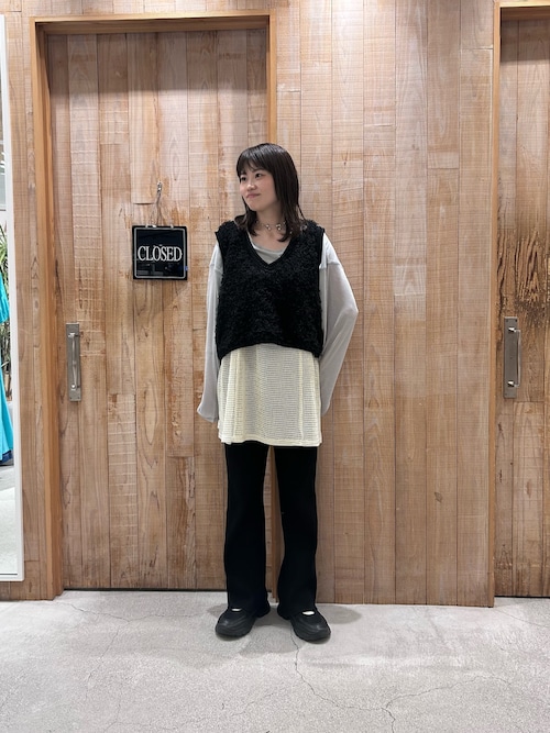 ループフリンジクロップド丈ベスト