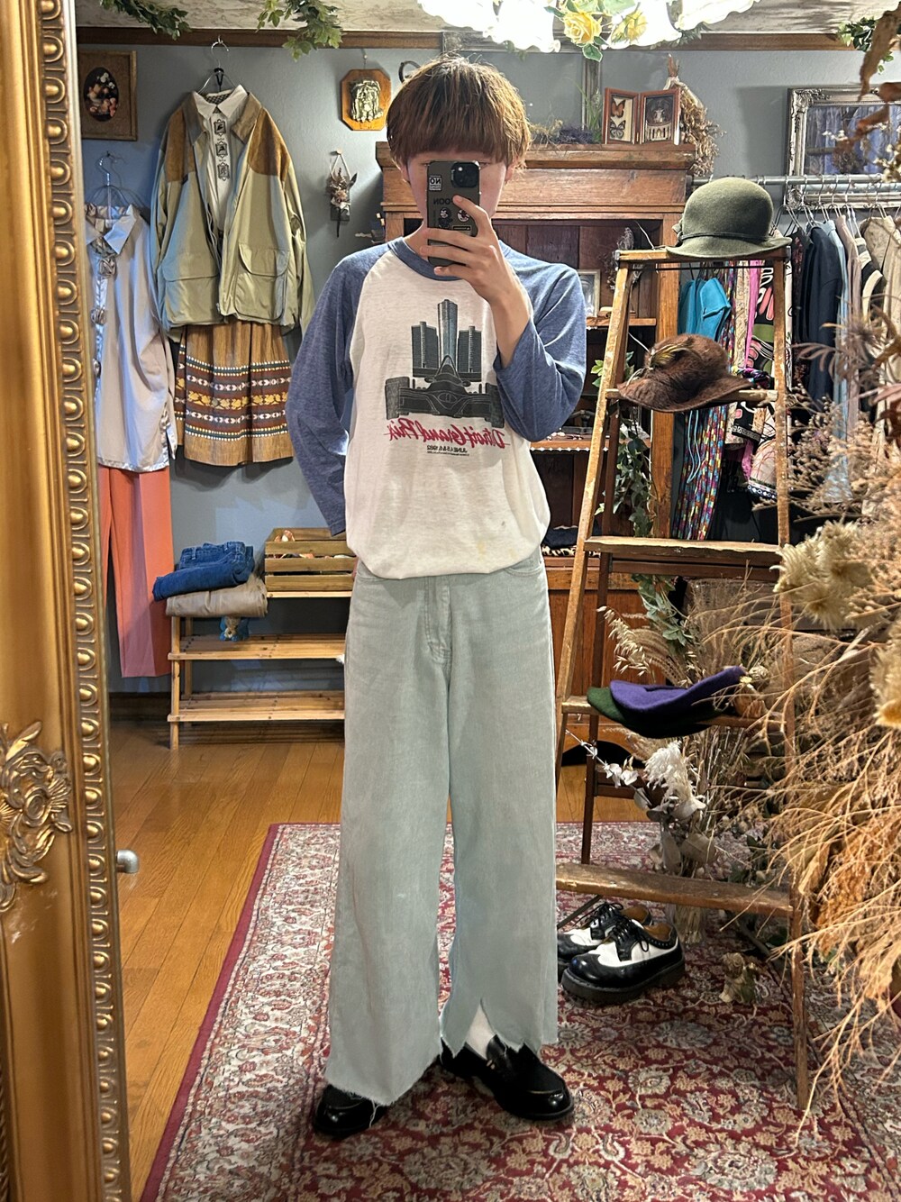 「古着MIX、古着、古着コーデ、古着好きな人と繋がりたい、低身長、低身長コーデ、低身長男子」｜「古着のアイテム（Tシャツ/カットソー、ホワイト系）」を使った、koukiさん（メンズ・165cm）の春コーディネートの1枚目の写真