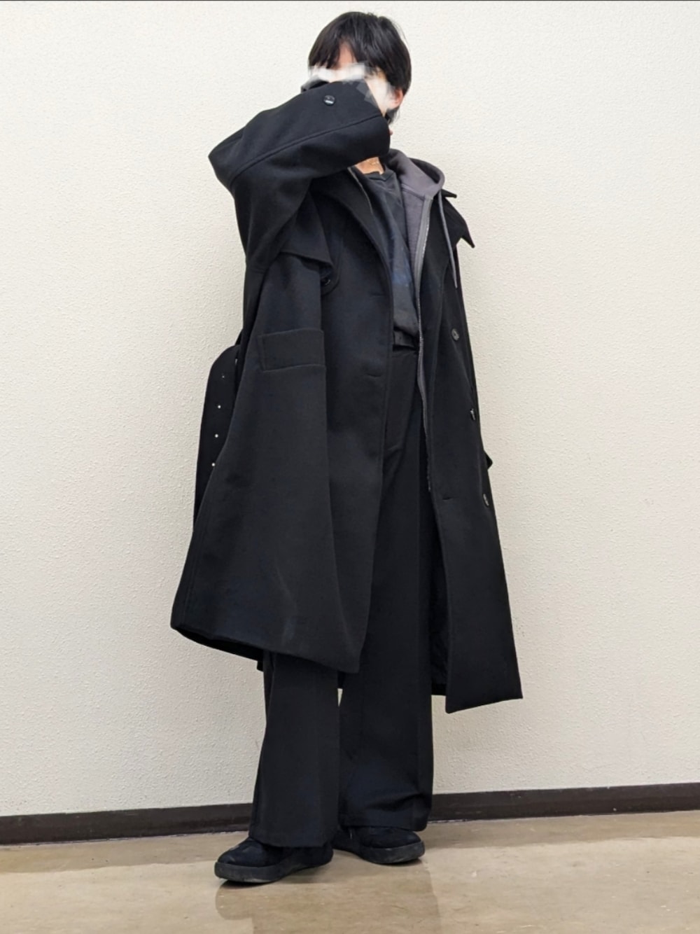 「メンズファッション、CLEL、cussil、welise、WYM LIDNM、冬コーデ」｜「cussilの【cussil/クシル】ウールライク ヘビーメルトン ルーズスリーブトレンチコート/ロングコート（トレンチコート、ブラック系）」を使った、tengu さん（メンズ・166cm）の冬コーディネートの1枚目の写真