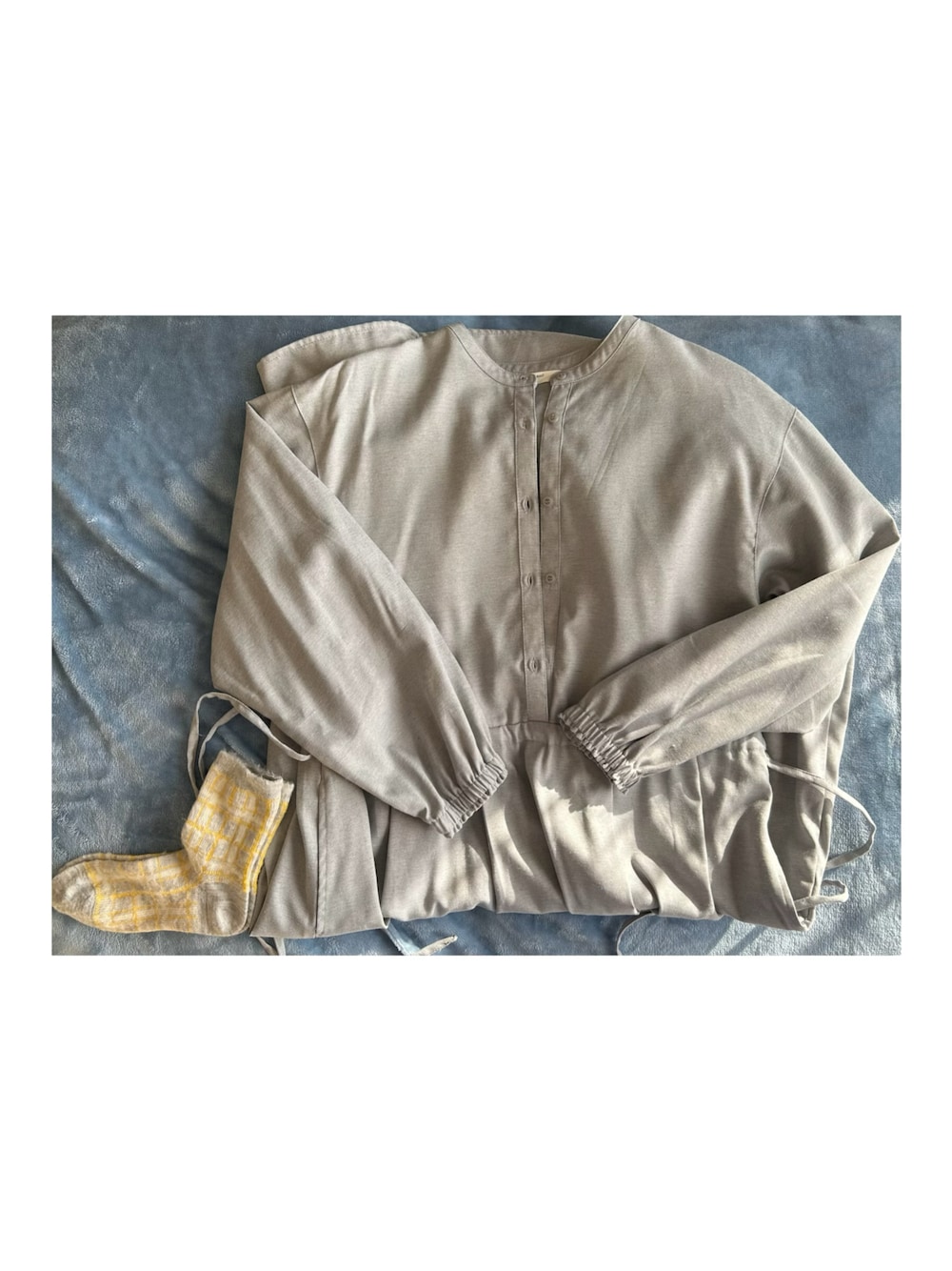 「ootd、outfit、今日のコーデ、Samansa Mos2 blue、ThreeFourTime」｜「Samansa Mos2 blueのサイドリボンシャツワンピース（シャツワンピース、グレー系）」を使った、ねあ／Neaさん（レディース・158cm）の冬コーディネートの1枚目の写真