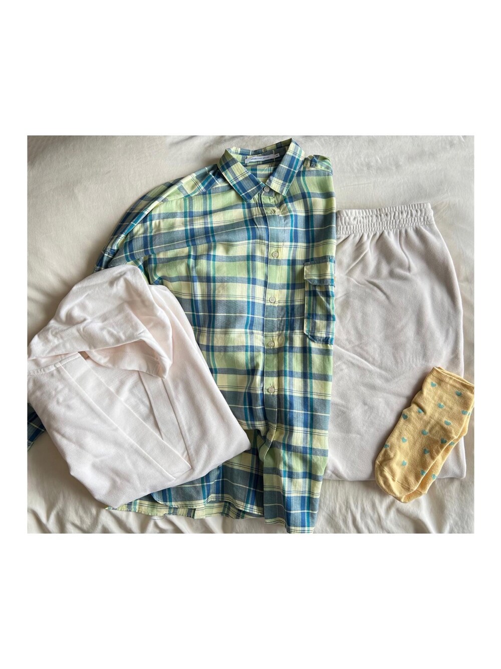 「ootd、outfit、fashion、今日のコーデ、AMERICAN HOLIC、Samansa Mos2 blue、UNIQLO」｜「Samansa Mos2 blueのミニ裏毛Vネックベスト（ベスト、ホワイト系）」を使った、ねあ／Neaさん（レディース・158cm）の春コーディネートの1枚目の写真