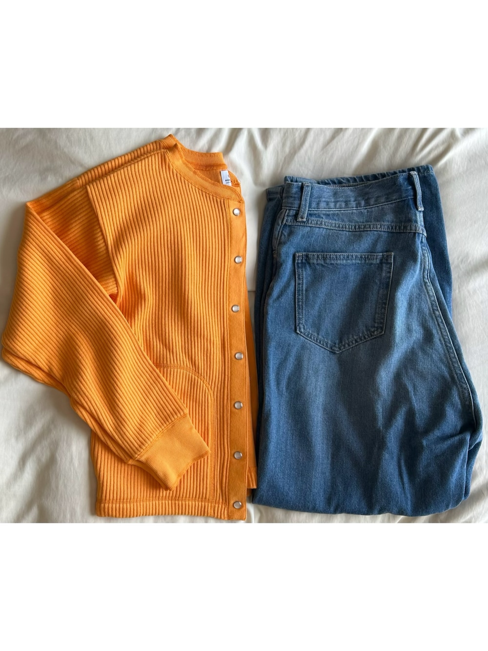 「outfit、coen、コーエン、カジュアル」｜「coenのカーブデニムパンツ（デニムパンツ、ブルー系）」を使った、ねあ／Neaさん（レディース・158cm）の春コーディネートの1枚目の写真