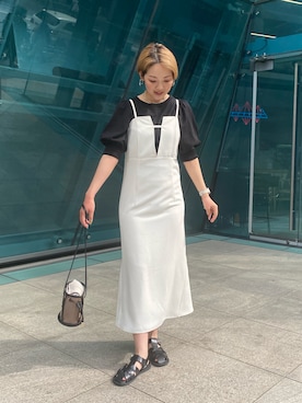 スリットネックキャミワンピースを使った人気ファッション