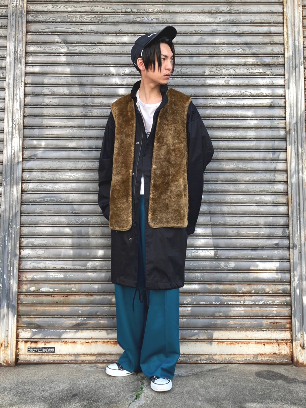 「古着、グリーン、ベスト、冬コーデ、レイヤードスタイル、スニーカーコーデ、ミリタリージャケット、古着MIX、タックイン、ファーベスト、シンプルコーデ、低身長、いいね、save、フォローお願いします🤑、マイベストコーデ2021、STOP 誹謗中傷」｜「CONVERSE ALL STARのCONVERSE / ALL STAR J HI（スニーカー、ブラック系）」を使った、 松波 侑亮さん（メンズ・164cm）の冬コーディネートの1枚目の写真