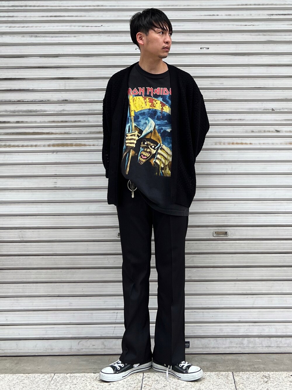 「フレディアンドグロスター、FREDY&GLOSTER、モノトーン、ブラックコーデ、古着、古着MIX、真夏のアクティブスタイル、ストリート、プチプラ、スラックス、フレアパンツ、大人カジュアル、秋服準備はじめました、シンプルコーデ、きれいめカジュアル」｜「GLOSTERの【GLOSTER/グロスター】クロシェライクカーディガン 透かし編みニット（カーディガン/ボレロ、ブラック系）」を使った、 松波 侑亮さん（メンズ・164cm）の夏コーディネートの1枚目の写真