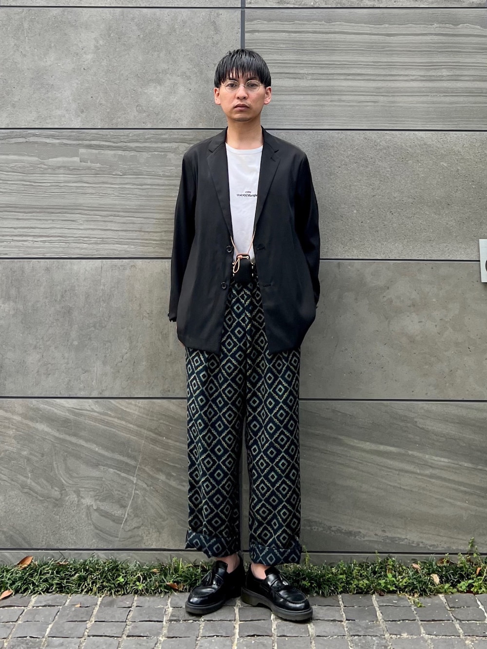 「お出かけコーデ日記、初夏コーデ、メガネ男子、カラーパンツ、モノトーン、休日スタイル、プチプラ、春夏コーデ、厚底シューズ、きれいめカジュアル、ローファー、テーラードジャケット」｜「UNITED TOKYOのQuick Dry シングルジャケット（セットアップ、ブラック系）」を使った、 松波 侑亮さん（メンズ・164cm）の春コーディネートの1枚目の写真