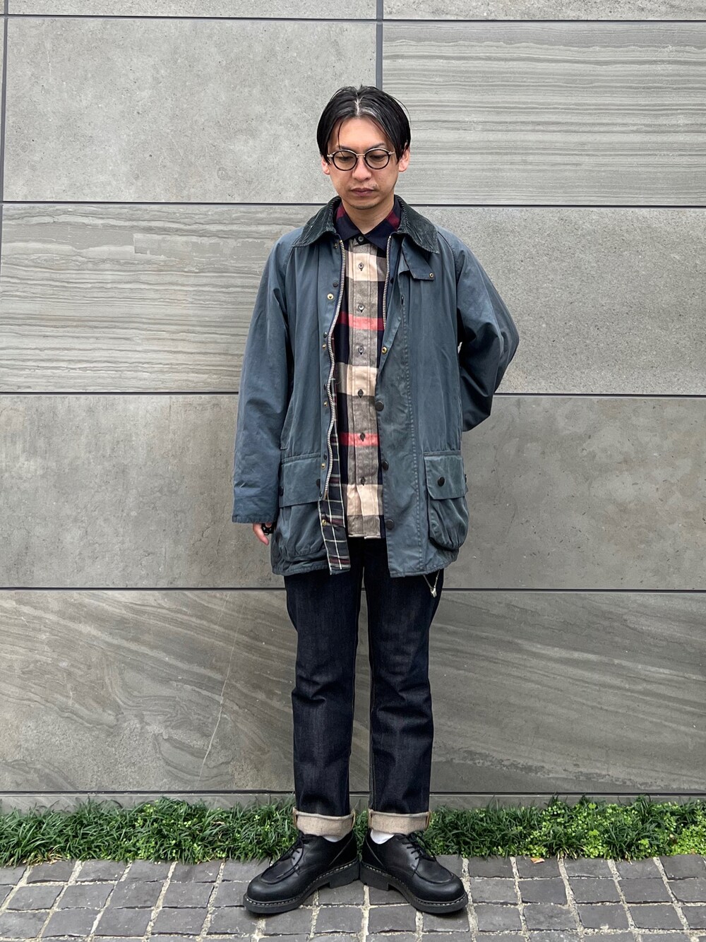 「cbcrestbridge、cbクレストブリッジ、シービークレストブリッジ、crestbridge、barbour、ブーツ、革靴、厚底シューズ、秋冬コーデ、冬コーデ、きれいめカジュアル、シンプルコーデ、デニム、古着MIX、アウター」｜「CB CRESTBRIDGEのクレストブリッジチェックネルシャツ（シャツ/ブラウス、ブルー系）」を使った、 松波 侑亮さん（メンズ・164cm）の秋コーディネートの1枚目の写真