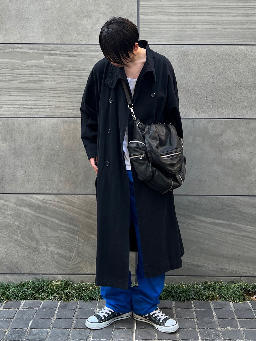 「edwin、edwinjapan、エドウィン、ロングコート、冬コーデ」｜「EDWINのWEB限定【ユニセックス】EDWIN STEPMARK ワイドペインターパンツ（デニムパンツ、ブルー系）」を使った、 松波 侑亮さん（メンズ・164cm）の冬コーディネートの1枚目の写真