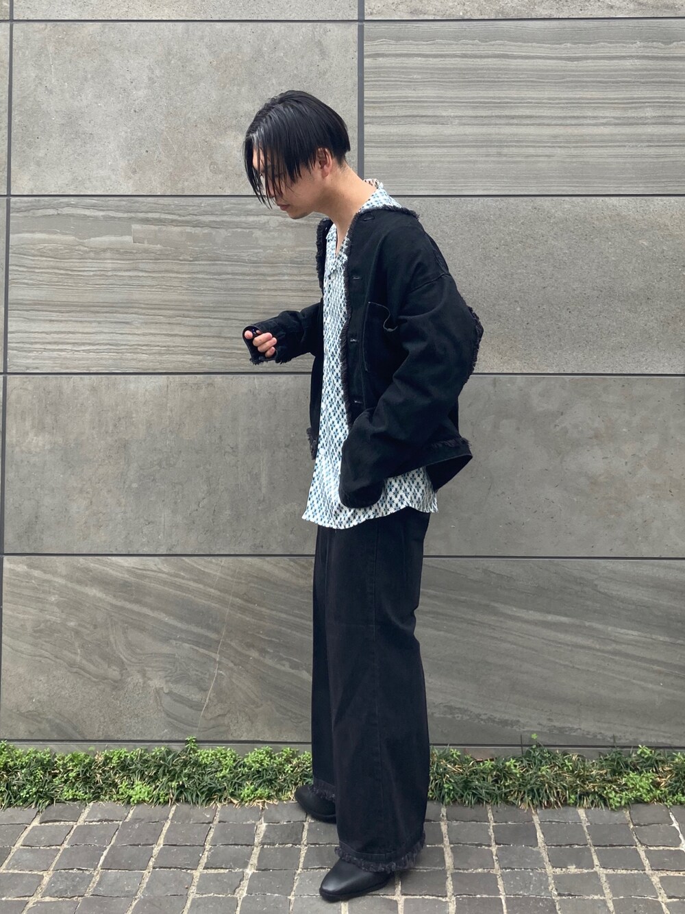 「エドウィン、edwin、edwinjapan、ビッグシルエット、ブーツ、デニム、春コーデ、春アウター、春服みてみて、セットアップ、きれいめカジュアル、モード、シンプルコーデ、キレイめコーデ、低身長」｜「EDWINの【ZOZO限定】　Nocty×EDWINコラボ　デニムフリンジジャケット（デニムジャケット、ブラック系）」を使った、 松波 侑亮さん（メンズ・164cm）の春コーディネートの1枚目の写真