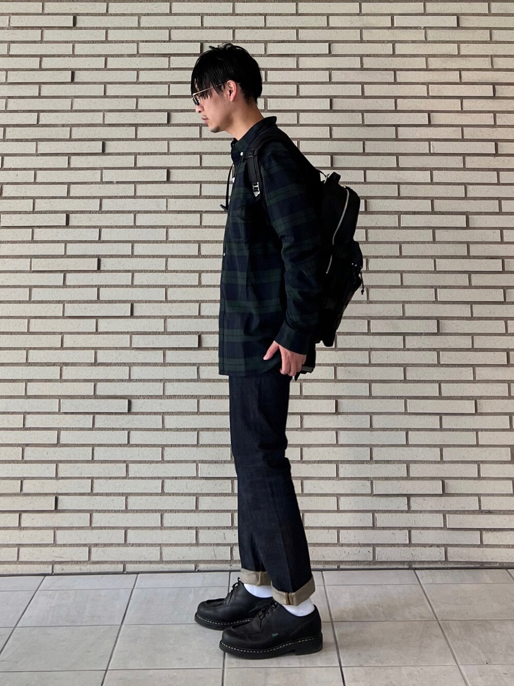 「rosso men、urban research rosso men、シャツスタイル、チェックシャツ、デニム、秋コーデ、レザー」｜「URBAN RESEARCH ROSSO MENの『WEB/一部店舗限定』『5サイズ展開』『抗菌/防臭』ハイパフォーマンスオックスボタンダウンシャツ（シャツ/ブラウス、グリーン系）」を使った、 松波 侑亮さん（メンズ・164cm）の秋コーディネートの1枚目の写真