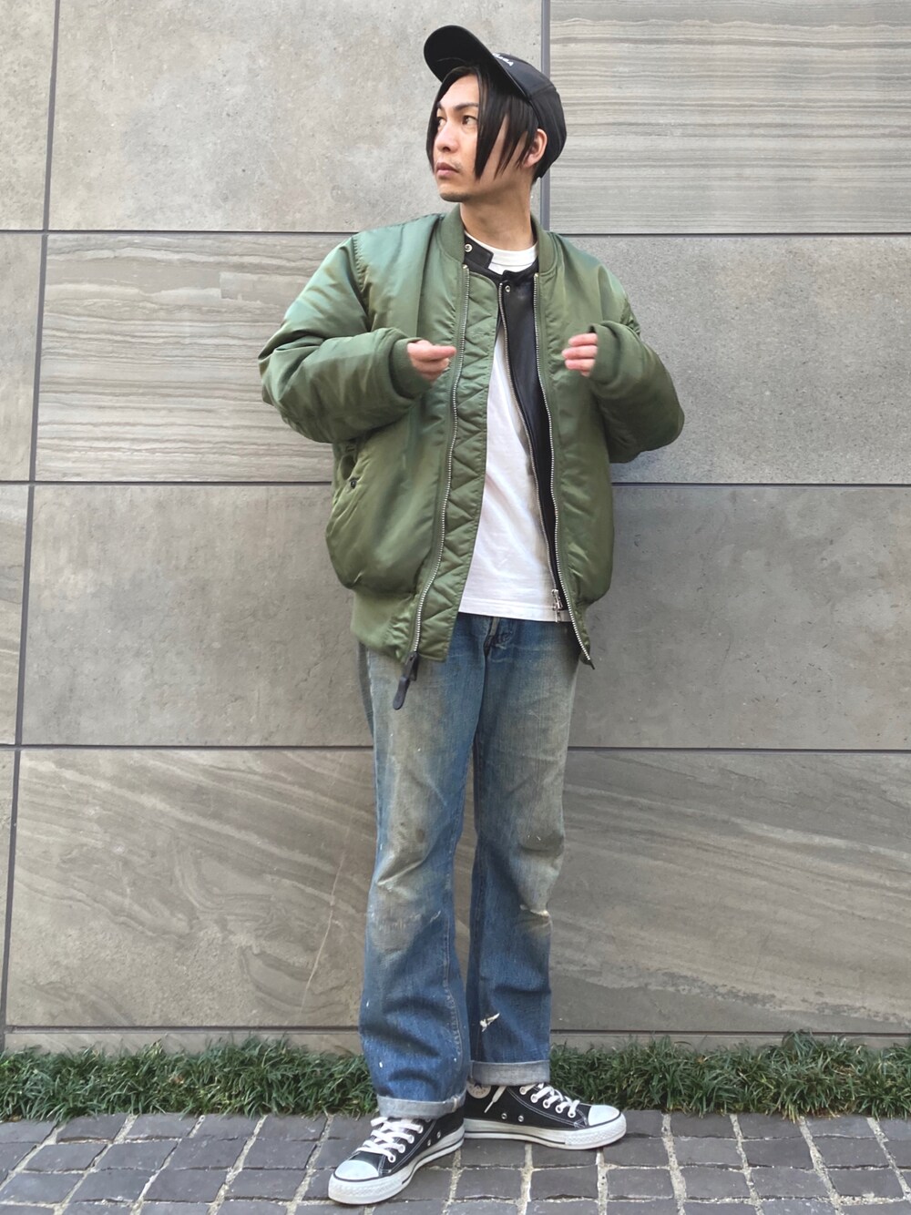 「クリスマスに着たい服、休日スタイル、ビックシルエット、ootd、MA-1、alpha、alphaindustries、古着、古着MIX、シンプルコーデ、マイベストコーデ2021、STOP 誹謗中傷、ミリタリー、きれいめカジュアル、おしゃれさんと繋がりたい」｜「ALPHAのMA-1 CORE TALL（MA-1、グリーン系）」を使った、 松波 侑亮さん（メンズ・164cm）の冬コーディネートの1枚目の写真