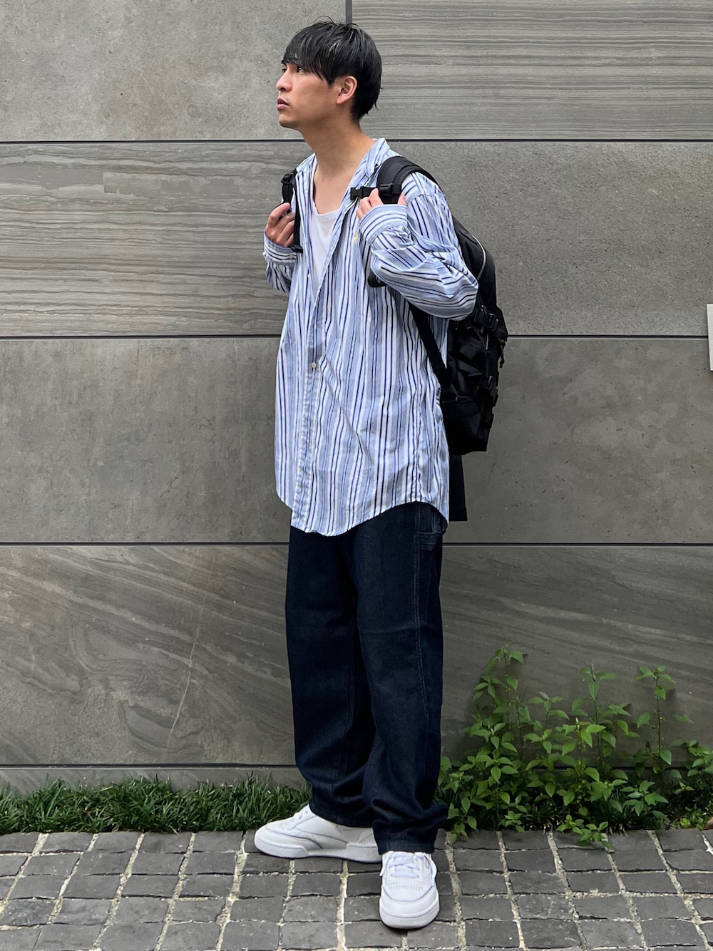 「edwin、edwinjapan、エドウィン」｜「EDWINのWEB限定【ユニセックス】EDWIN STEPMARK ワイドペインターパンツ（デニムパンツ、ブルー系）」を使った、 松波 侑亮さん（メンズ・164cm）の秋コーディネートの1枚目の写真