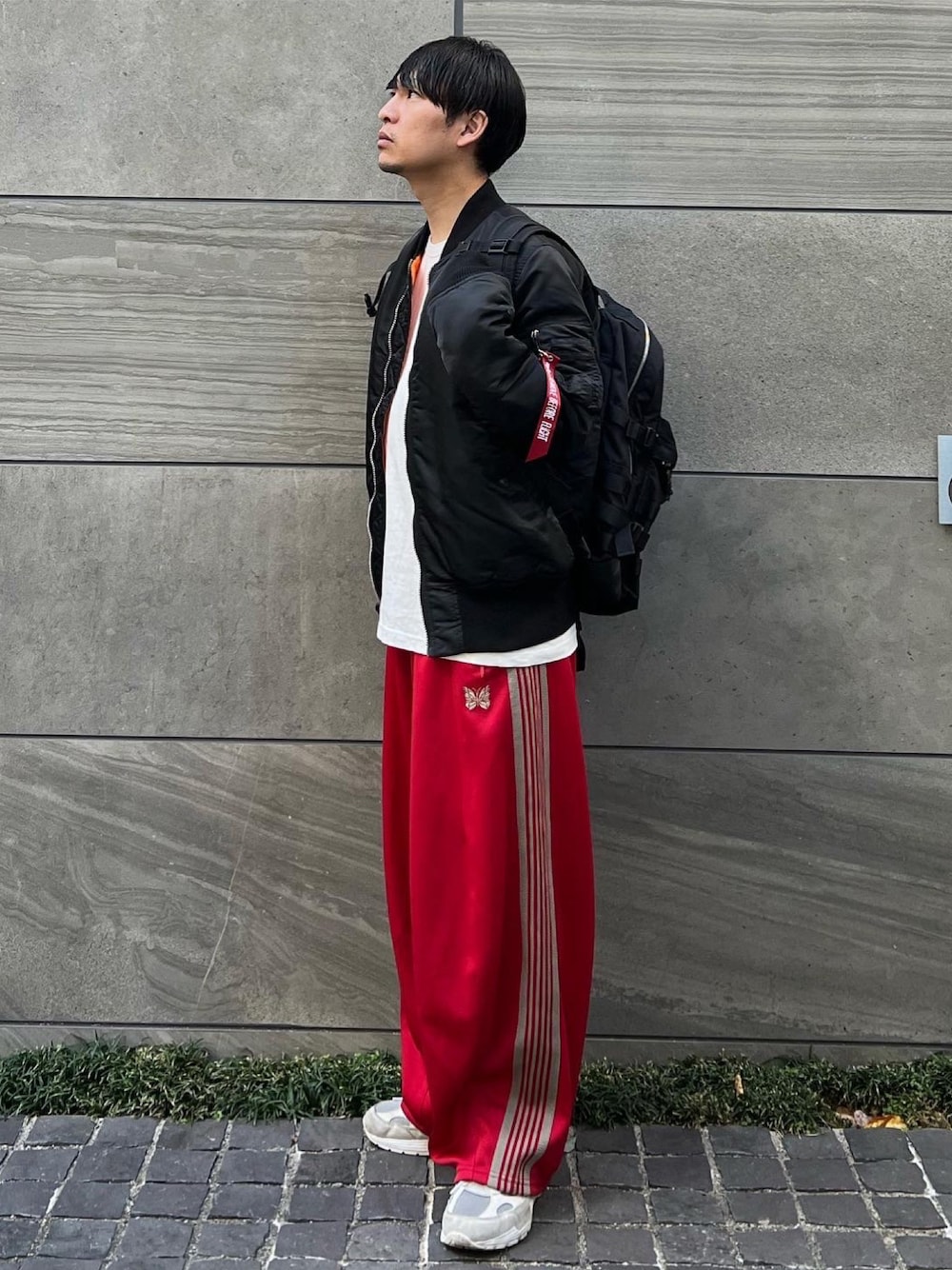 「ALPHA、alpha_industries_japan、alpha_industries、MA-1、トラックパンツ、NEEDLES、冬コーデ、休日スタイル」｜「ALPHAのAlpha Industries/アルファインダストリーズ MA-1タイト フライトジャケット（日本スペック）リバーシブル（MA-1、ブラック系）」を使った、 松波 侑亮さん（メンズ・164cm）の冬コーディネートの1枚目の写真