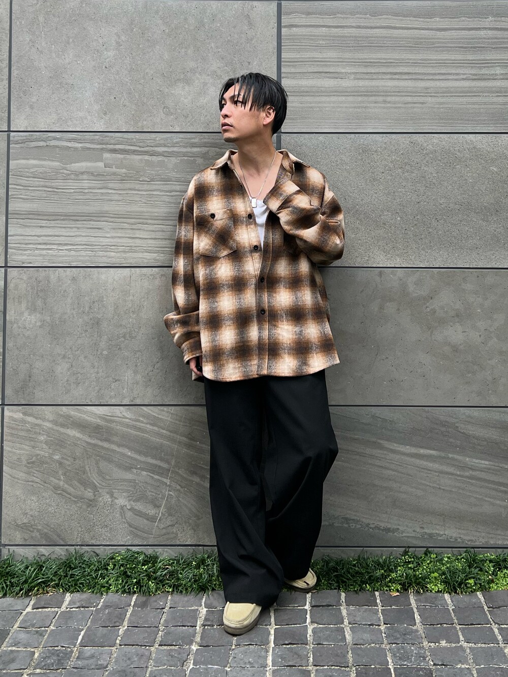 「ポリス、POLICE、ILL'S、confirm、イルズ、コンファーム」｜「ILL'Sのオンブレチェックシャツジャケット【ILL’S】（その他アウター、ブラウン系）」を使った、 松波 侑亮さん（メンズ・164cm）の秋コーディネートの1枚目の写真