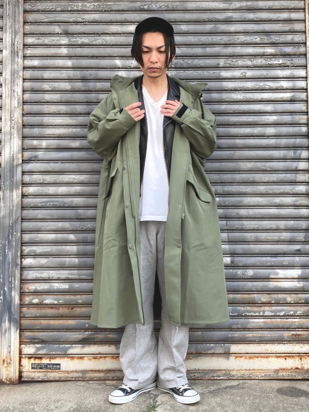 「ユイセル」｜「CONVERSE ALL STARのCONVERSE / ALL STAR J HI（スニーカー、ブラック系）」を使った、 松波 侑亮さん（メンズ・164cm）の冬コーディネートの1枚目の写真