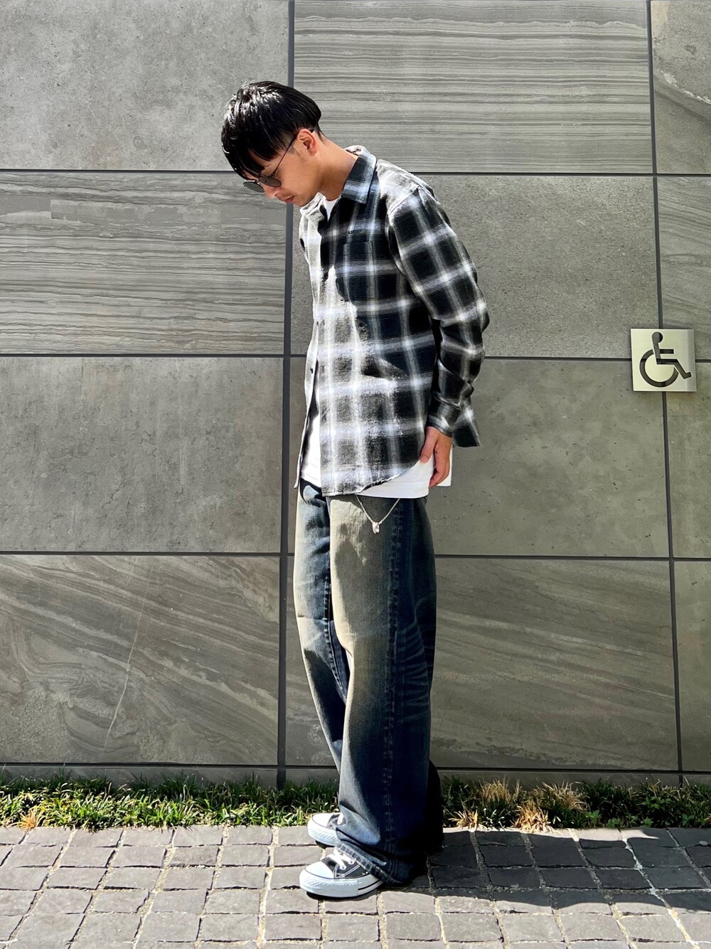 「joker、PR、JOKERアンバサダー、提供、エドウィン、edwinjapan、edwin」｜「SOMEDIFFの【SOMEDIFF】ピグメント加工オンブレチェックネルシャツ メンズ ブロックチェック 長袖シャツ ビッグシルエット 秋服（シャツ/ブラウス、ブラック系）」を使った、 松波 侑亮さん（メンズ・164cm）の秋コーディネートの1枚目の写真