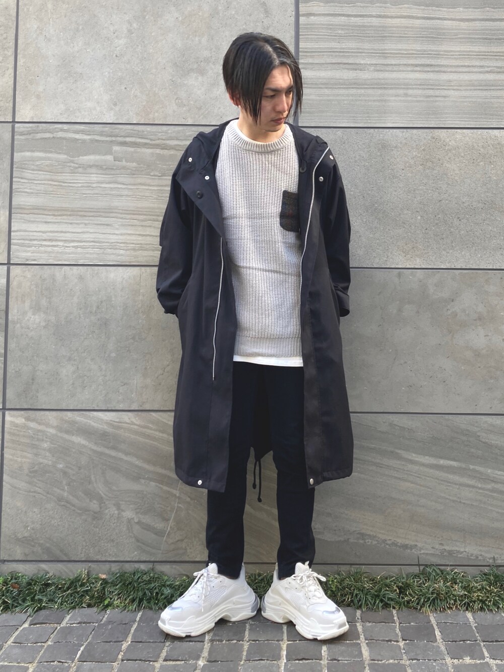 「SonnyLabel、Haristweed、edwin、edwinjapan、エドウィン、休日コーデ、大人カジュアル、春コーデ、ビックシルエット、メンズコーデ、ロングコート、カジュアルコーデ、プチプラ、低身長、STOP 誹謗中傷」｜「EDWINのEDWIN BLACK ストレッチ スキニー デニム パンツ ブラック/クラッシュ/ブラックユーズド（デニムパンツ、ブラック系）」を使った、 松波 侑亮さん（メンズ・164cm）の冬コーディネートの1枚目の写真