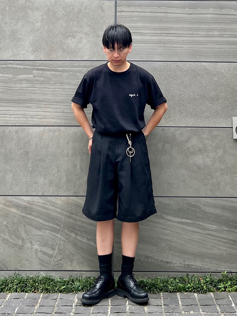 「このスタイルがお気に入り、ポリス、POLICE、agnes b.、アニエスベー、ロゴTシャツ、春夏コーデ、メンズコーデ」｜「agnes b.のWEB限定 S179 TS ロゴTシャツ（Tシャツ/カットソー、ブラック系）」を使った、 松波 侑亮さん（メンズ・164cm）の夏コーディネートの1枚目の写真