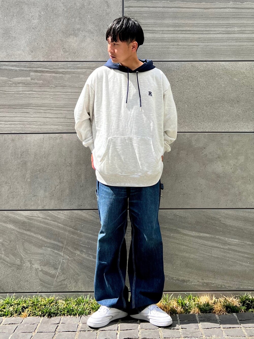  松波 侑亮さんの「Lee/リー【ユニセックス】【ライトオンス】Dungrees ワイドペインターデニムパンツ（Lee）」を使ったコーディネートの1枚目の写真